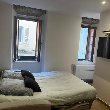 Au Coeur De La Rue Fesch D'ajaccio