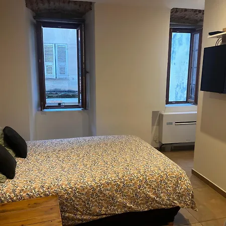 Au Coeur De La Rue Fesch D'ajaccio * أجاكسيو