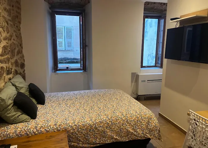 Au Coeur De La Rue Fesch D'ajaccio * Ajaccio (Corsica)